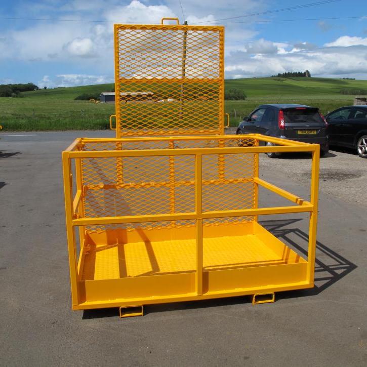 Access Platform with removable rear extension and fork pockets