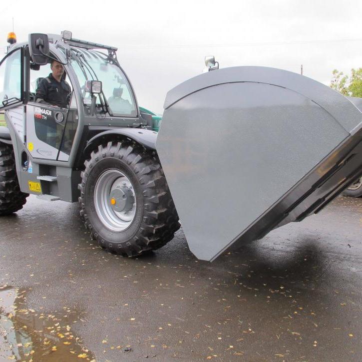 3.5 ton Hi-Tip Bucket with recessed undercarriage for Kramer KT557